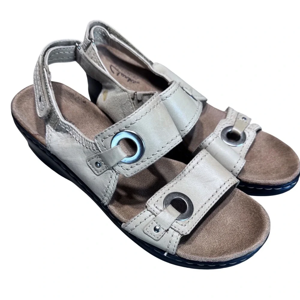 Clarks Sandals Leather Grommet Beige 8M Comfort Boho Casual Summer Slingback